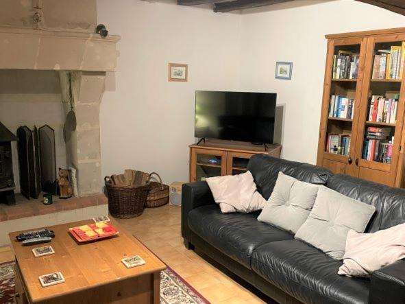 La Maison Tournesol - 3 Bedroom House With Large Garden Near Saumur Saint-Martin-de-la-Place Exterior photo
